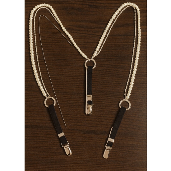 Eleganckie szelki z perłowymi zdobieniami – stylowy dodatek, który łączy klasykę z modowym charakterem.